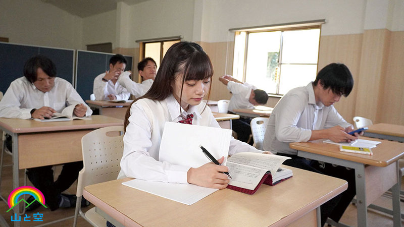 年頃だけど化粧っ気なしのナチュかわ優等生。恋愛やおしゃれに興味うすだが、エロ好奇心は人一倍「恥ずかしいのに、抑えられない…。」生徒会長は真性露出狂 花音うらら