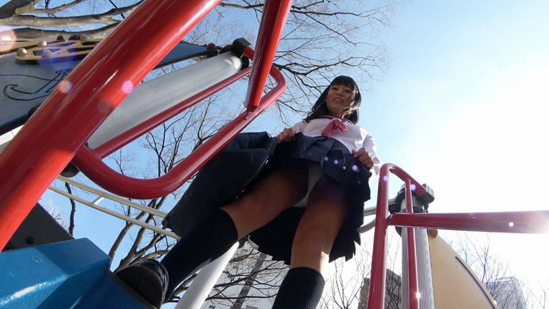 夏休み日焼けあとが残るちびとりちゃんとエッチなプール教室