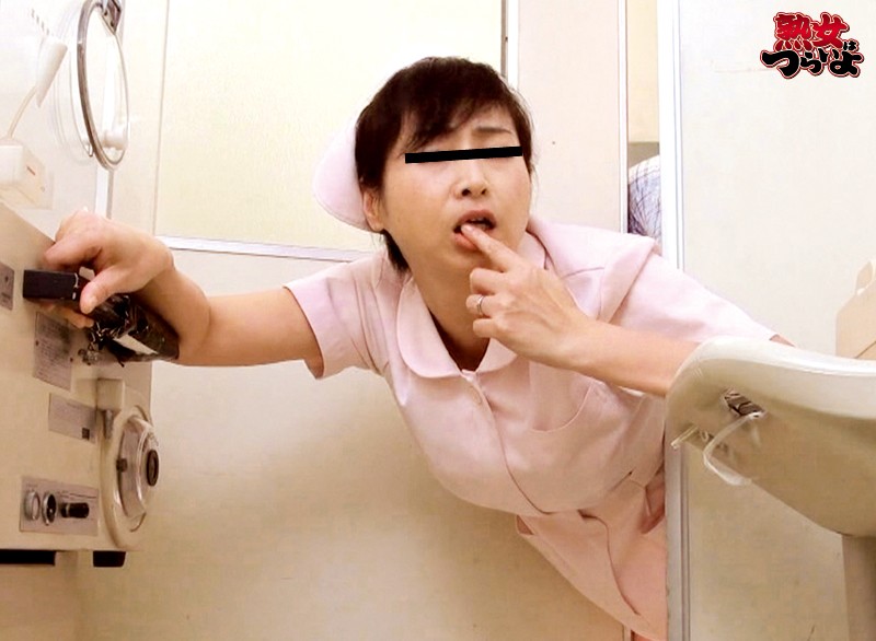 故障?!恐怖の病院 ナースセンターの扉に挟まれて身動きできない看護婦さんは抵抗するも欲求不満な患者にバックから突かれて中出しされた「えっ!そんな?!挟まれた?!動けない!助けて!えっ!何するんですか!!」