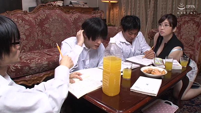 文学系の母親が息子の友達を抵抗できないように拘束して中出しさせるじわじわねっちょり淫語たっぷりセックス 中村知恵