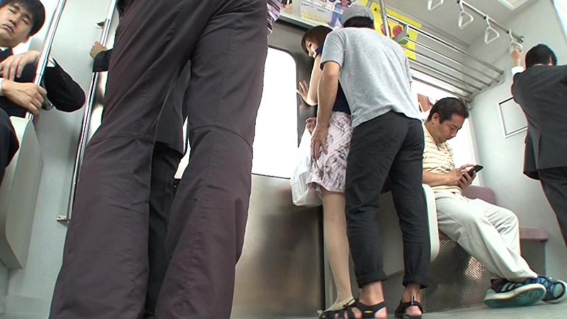 夫の前で痴●に絶頂（いか）された妻 澤村レイコ