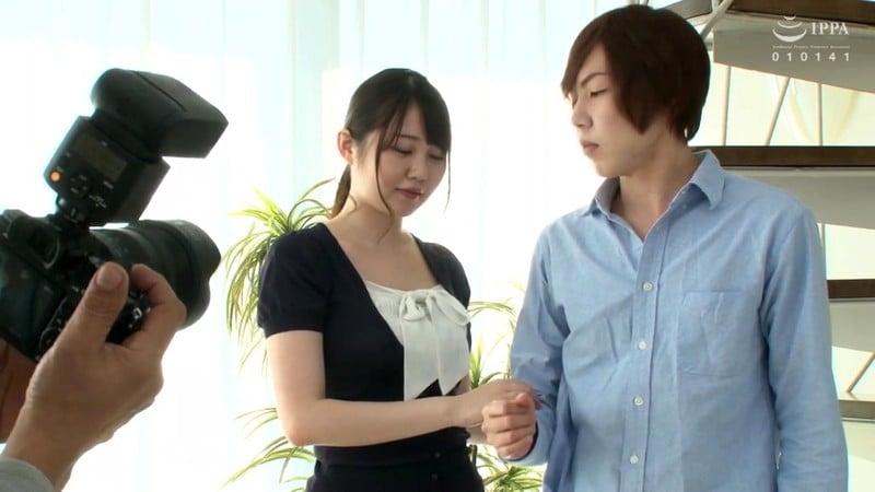 結婚記念日…写真家の義父に脱がされヌードモデルになった妻 結々萌奈実