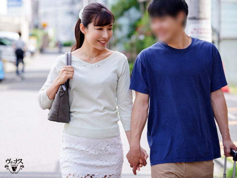 上京した息子と月に1度の遠距離相姦 今月もまた私はあの子に抱かれに行く―。 冨田朝香