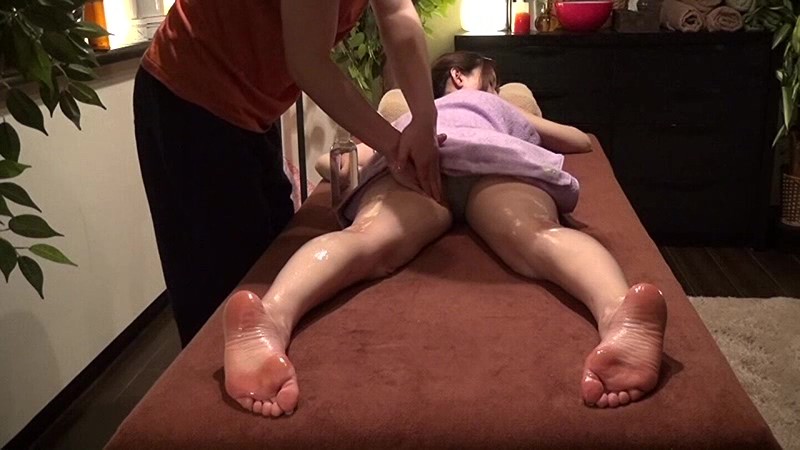 何コレ？！こんなの初めてっ！！媚薬がたっぷりしみ込んだ布が、第2の皮膚となって全身を覆う常識破りの快感エステ！！