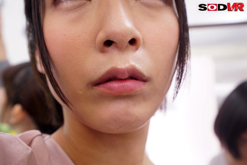 【VR】僕の周りは女性ばかり！ギュウギュウ車内で顔面目前キス寸前！ 満員電車ラッキーポジションVR