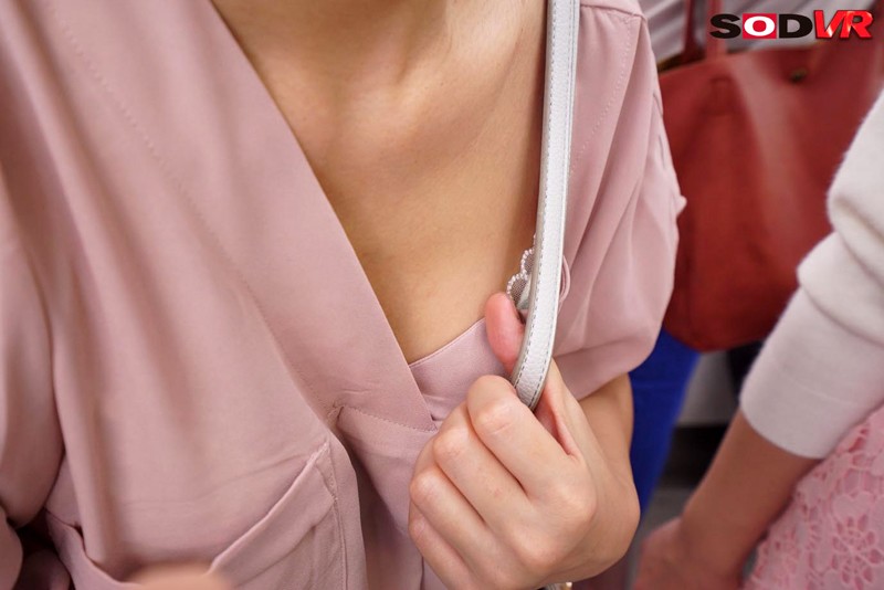 【VR】僕の周りは女性ばかり！ギュウギュウ車内で顔面目前キス寸前！ 満員電車ラッキーポジションVR