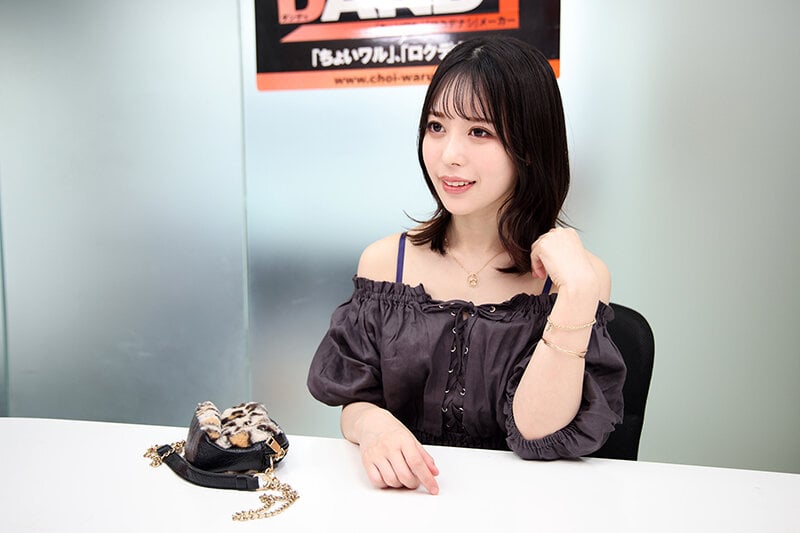 即ヤリ専門!入室5秒で唾液たっぷりのベロちゅうで悩める絶倫M男君をビンビンにさせる小悪魔ギャル 天馬ゆい 20歳