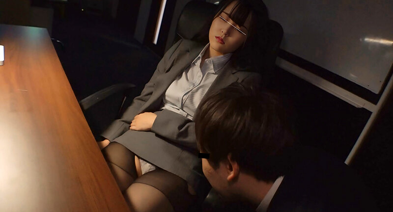 「お~い、起きて~。ねえってば~」朝、目が覚めるとボクの上にまたがる半裸の巨乳同僚女子社員!まさかこれは夢の朝チュン!?「昨日の続きしよ!」話を聞くと寝ぼけたボクが興奮して手を出してしまったらしく同僚の発情スイッチオンで最高の寝起きSEX!#03 みいなちゃ…