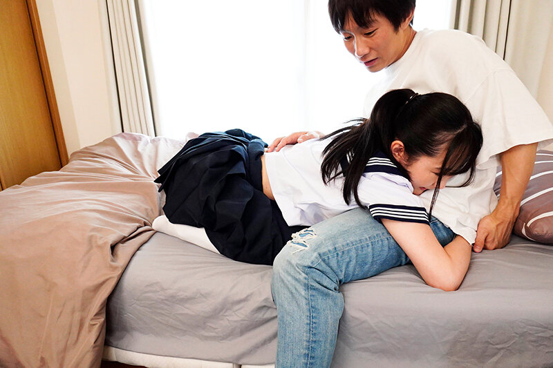 久しぶりに会った姪っ子は小悪魔痴女っ娘になっていた！！ 無邪気に抱きついてくる姪っ子。でも成長してかわいくなった姿に大コーフン！なのにオチンチン大きくなった！と跨ってきて…！ 神野ひな