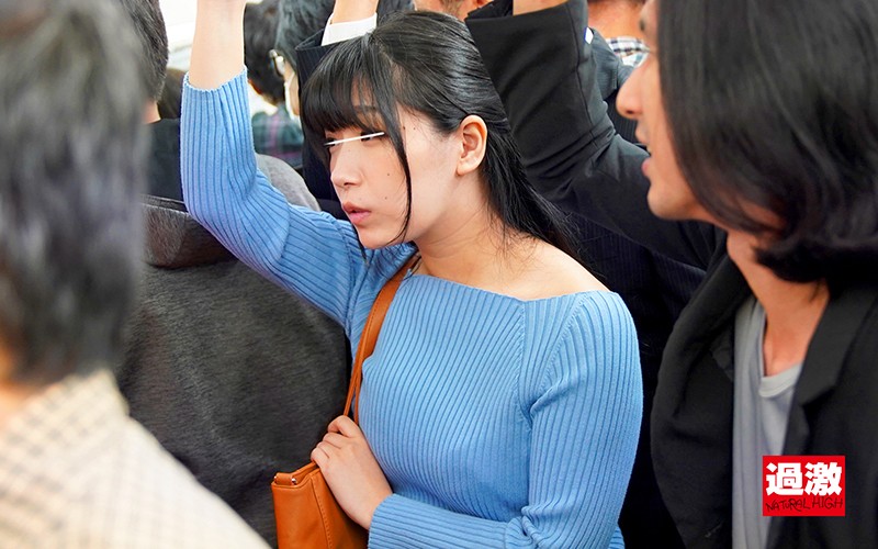 唾液ダラダラ接吻痴● 清楚に見えて濃厚な密着ベロキスでオヤジを虜にする痴女子大生