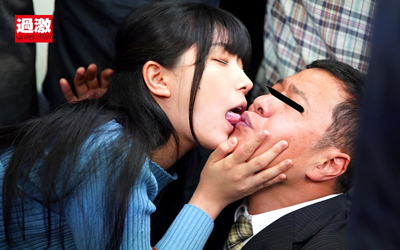 唾液ダラダラ接吻痴● 清楚に見えて濃厚な密着ベロキスでオヤジを虜にする痴女子大生