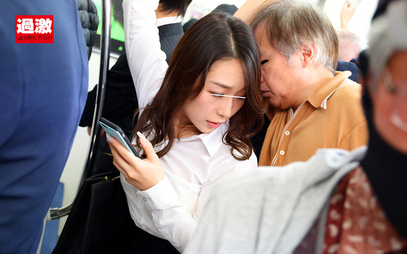 じぃさんの舐め廻し乳揉み痴●で感じてしまった巨乳女4