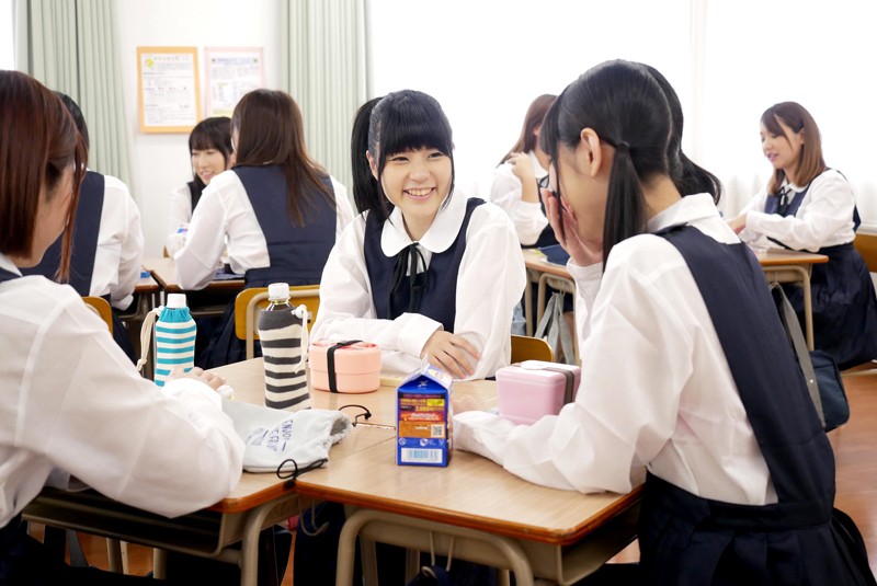 突然、どろっどろ精子が降り注がれる日常 学園生活で「常にぶっかけ」女子○生