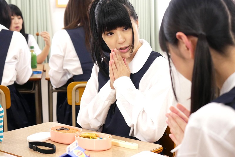 突然、どろっどろ精子が降り注がれる日常 学園生活で「常にぶっかけ」女子○生