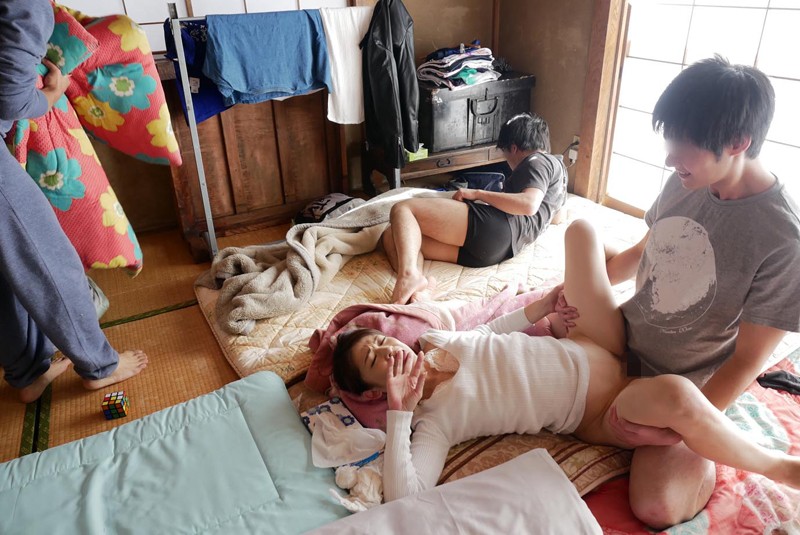 炊事・洗濯・性欲処理 息子&親戚15人と連続セックス朝生活 新年明けましておめでとう近親相姦 今日子(43)