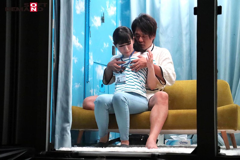 SOD女子社員 元気ハツラツな若手AD女子社員が働くAV撮影の舞台裏大公開！撮影現場でのHなアクシデントに戸惑いながらも恥じらい隠して全力対応！さらに！暴走した男たちに犯●れ全員SEXしちゃってました◆