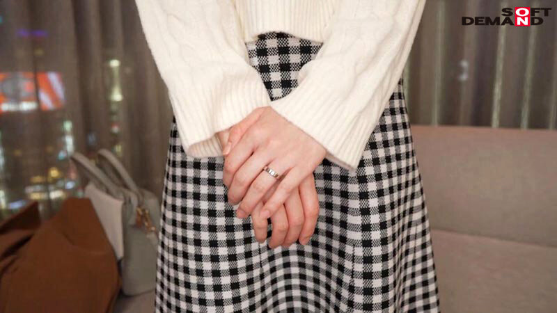 銀座デパ地下の和菓子屋さんで働く優しそうな奥さんの本性は‘発情牝妻’ 小橋由希 35歳 AV DEBUT