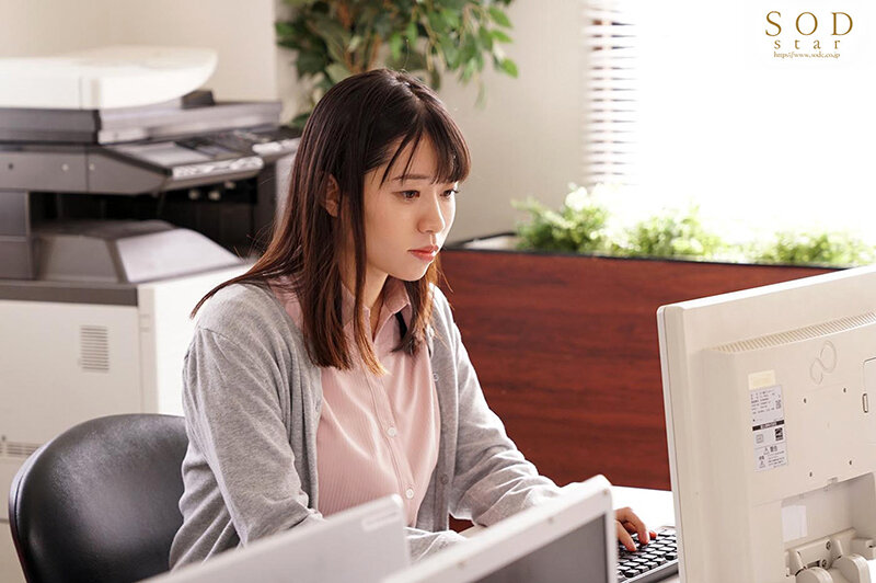 「本当の私は、エッチが大好きな変態です。」取引先のイケイケな男のセクハラがエスカレートして調教NTR 彼氏のいる地味OLが本能解放してイカされまくり絶頂開発! 浜辺栞帆