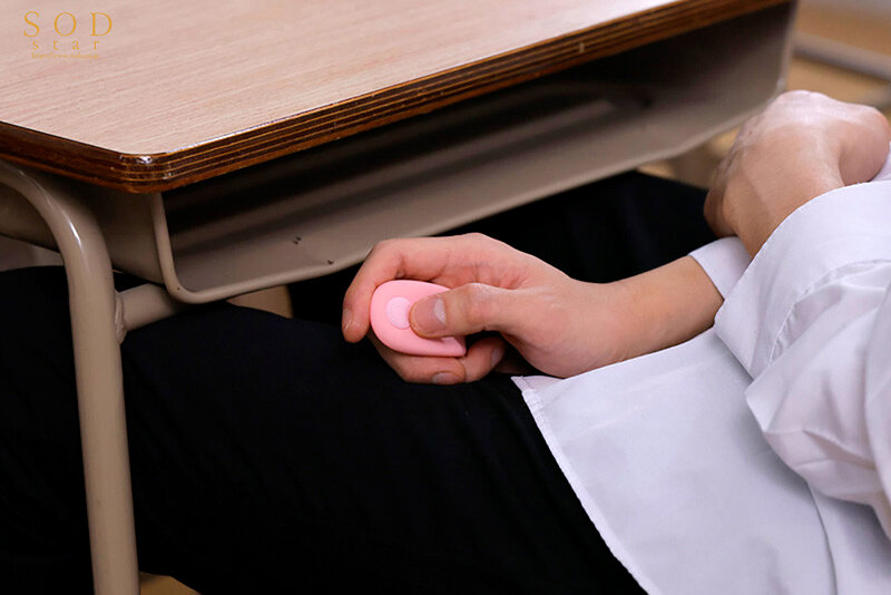 「明日、俺らの担任の授業でバイブぶっこんでやるから見にこいよwww!」 授業中も男子生徒に輪●レ×プされる、体育会系新任教師 新海咲