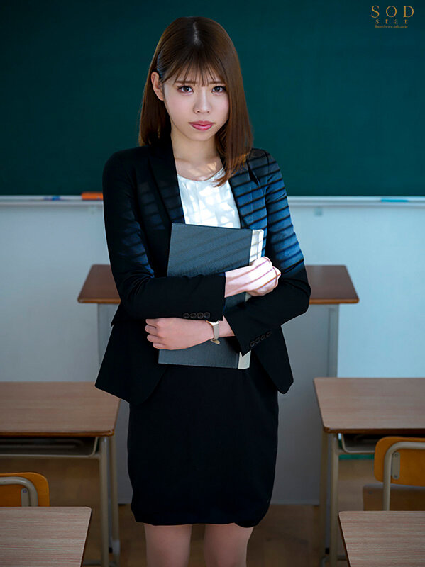 「明日、俺らの担任の授業でバイブぶっこんでやるから見にこいよwww!」 授業中も男子生徒に輪●レ×プされる、体育会系新任教師 新海咲