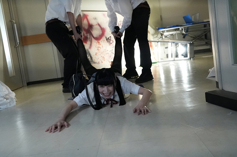 レ●プ！裏切りの連鎖！お嬢様学校の女子○生！中出しされたくなかったら、お前の友達を呼べ！生徒は自分の担任を、担任は教え子を身代わりにする無理矢理イカせる激ピスでエンドレス中出し・合計10発！！恐怖に支配された廃病院