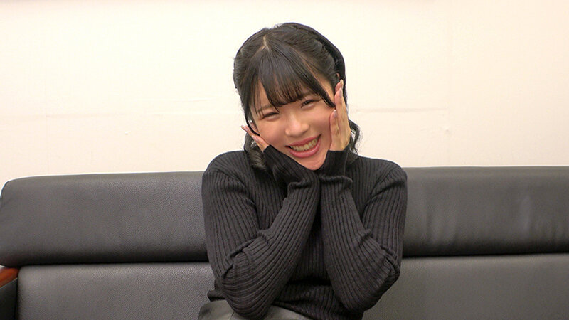 素人娘のパンツびしょびしょどこでもお漏らしオナニー