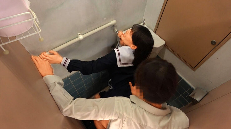 女子○生 トイレSEX盗撮 5