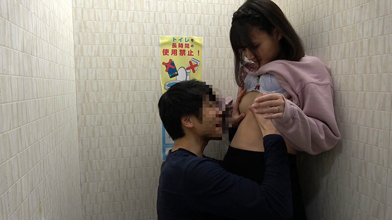 「今日はパチンコしに来たはずなのに、チ●コ握ってるなんて…」今日はどの台と人妻にします?パチンコ屋は玉も精子も出し放題!