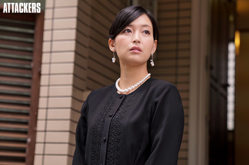 夫の連れ子に犯●れた未亡人 並木塔子