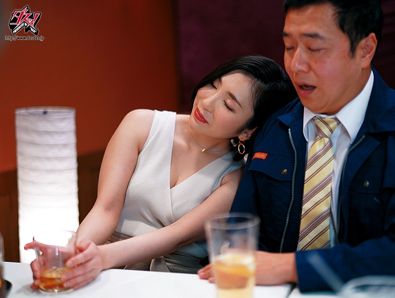 ヤレそうでヤレない。美人で有名なママがいる地方で人気のスナック店。 舞原聖