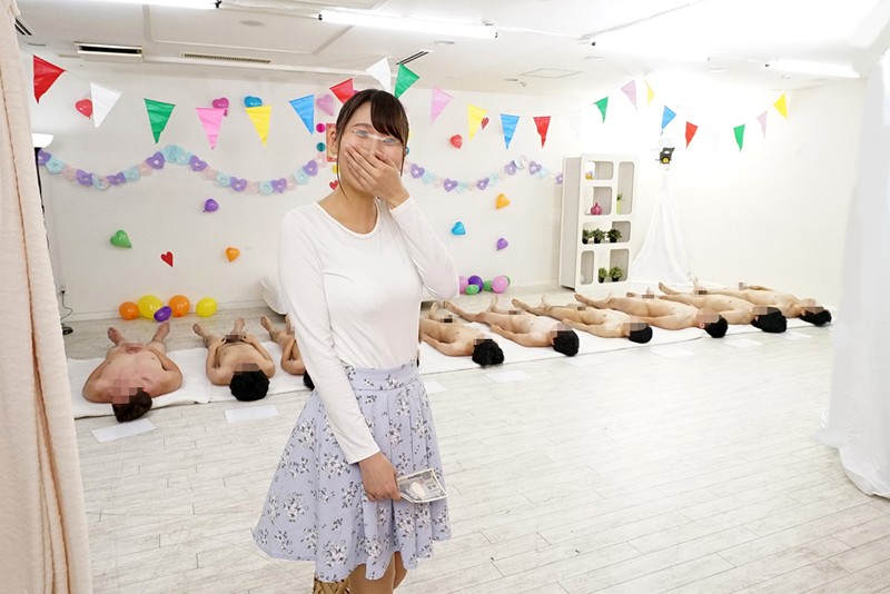 一般男女モニタリングAV またがり腰振りヌキまくり!素人女子大生がズラ~ッと横に並んだチ○ポ10本を生ハメ騎乗位で連続即ヌキに大挑戦! 2 フル勃起チ○ポを騎乗位で次から次へと射精させザーメンで溢れるほどに満たされたオマ○コは絶頂が止まらない!!4人合計中出し40…