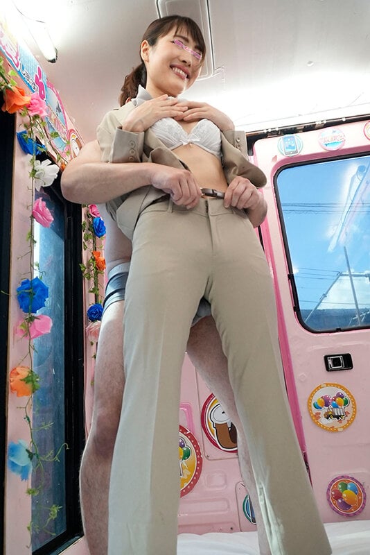 顔出し解禁!! マジックミラー便 一流企業で働くパンツスーツのピタパン尻OL編 vol.03 タイトなパンツスーツに包まれたパッツパツのむっちり尻を揉みしだかれ恥じらいながらも濡れてしまったエリートおま○こにデカチン挿入!! in品川