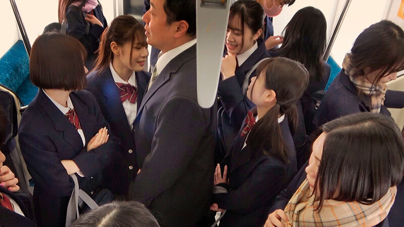 黒タイツ女子○校生ムレムレ満員電車 湿度300%超…下校直後でムレた色々なデニール数の黒タイツに挟まれ踏まれ何度も射精させられるっ!【同時収録】黒タイツキョンシー大行進!