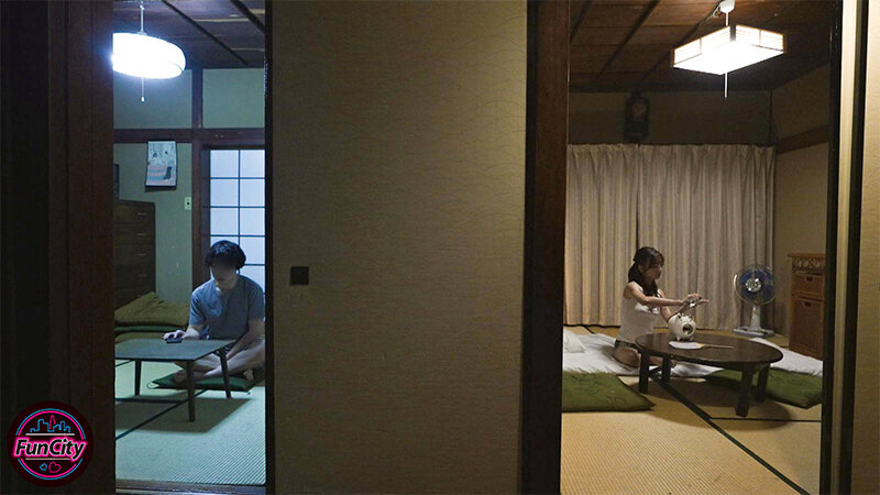 キミの初体験は私にプレゼントして 田舎で童貞を持て余していた僕の家に帰省してきたエッチな幼馴染とヤリまくった夏休みの7日間 どんな誘惑にも負けず守り続けてくれたんだね…大切な童貞卒業式最高のイベントにしよ! 小那海あや