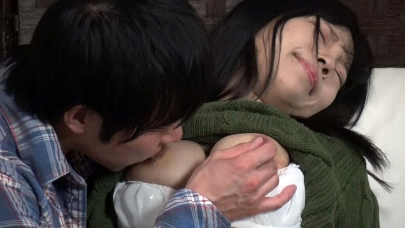 上から目線の生意気な人妻を気弱なボクの激ピストンでイカせまくる 2