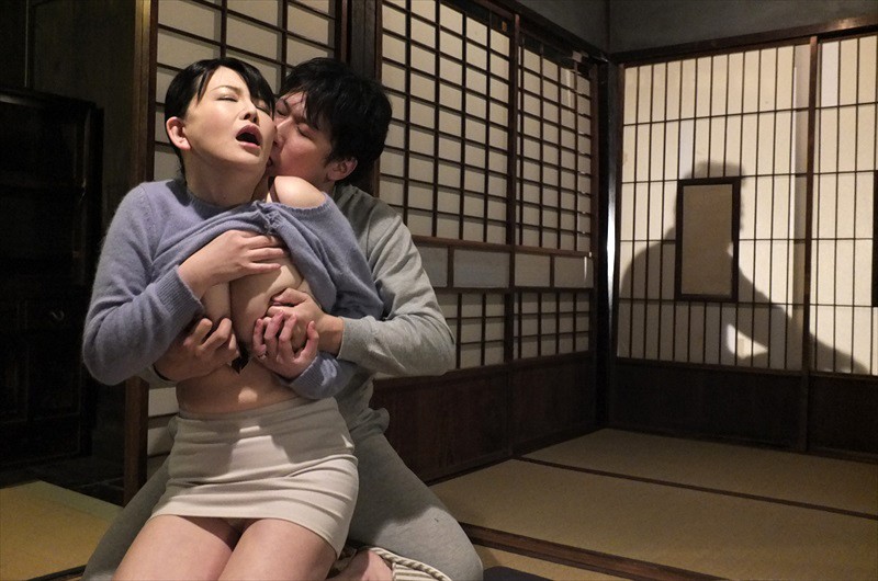 地方の母と子 田舎の母子交尾 都会から隔離された山奥の村で背徳交尾に溺れる親子たち