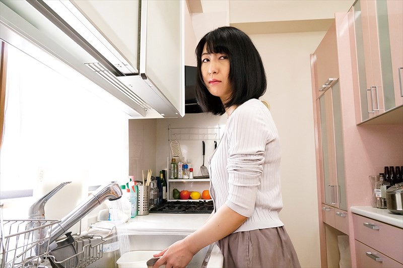 未亡人の義母と戯れて… 本庄瞳