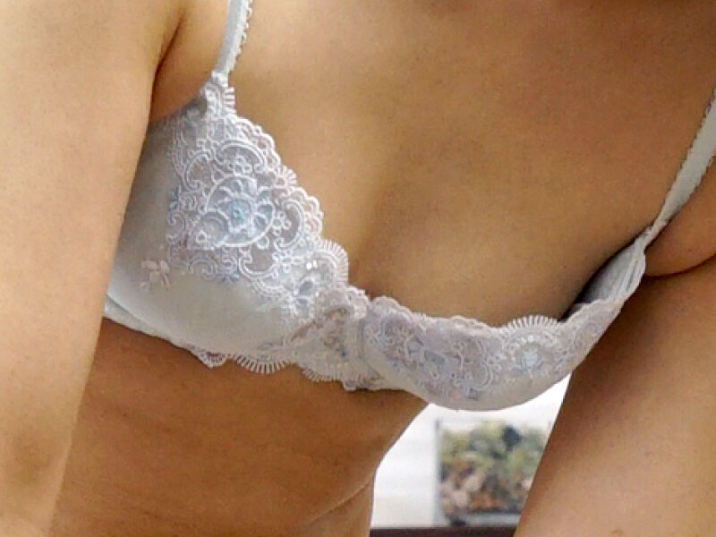 彼女がブラを外すとき…乳首はすでに立っている ペチャパイ奥様の貧乳浮きブラジャー ～乳首ビンビン中出しSEX～ 40人8時間