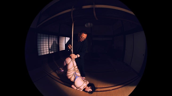 【VR】緊縛VR3 『両足縛りからの捻り逆さ吊り』