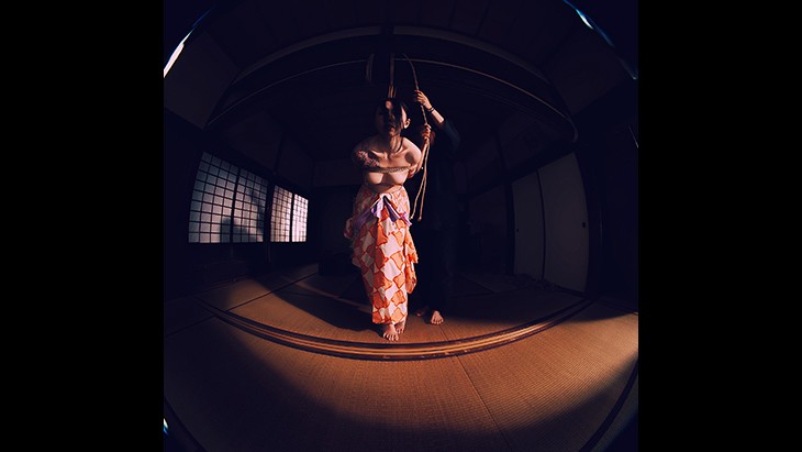 【VR】緊縛VR3 『両足縛りからの捻り逆さ吊り』