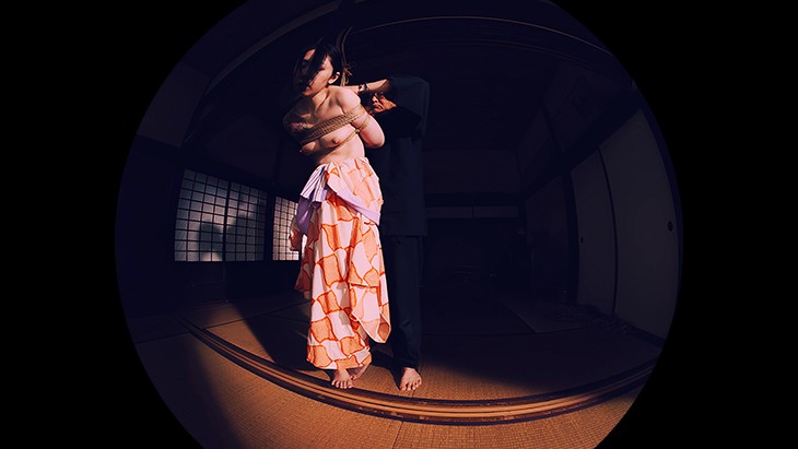 【VR】緊縛VR3 『両足縛りからの捻り逆さ吊り』