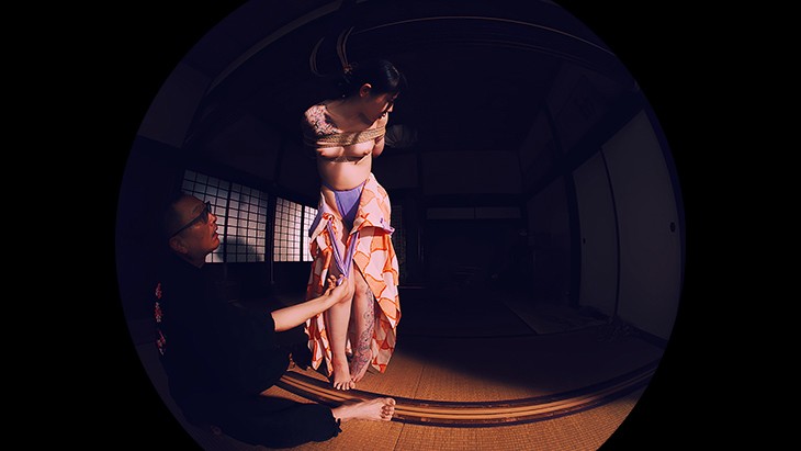 【VR】緊縛VR3 『両足縛りからの捻り逆さ吊り』