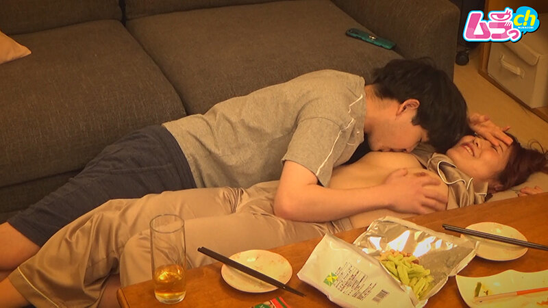 ニンゲン観察 久々の地元へ帰省、無防備なまでに欲求不満な兄嫁に念願の生チ○ポをねじ込む悪~い義弟