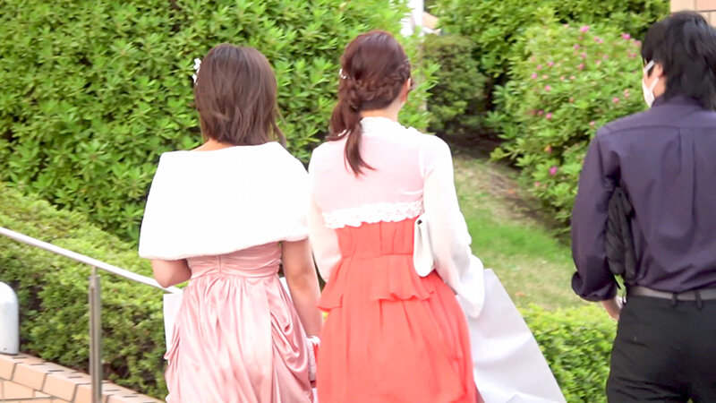 結婚式場付近でモデルのようなパーティドレスを着こなす挙式帰りの女子たちをナンパ!綺麗なフォルムの美女たちに中●しセックス決めちゃいました!! 3