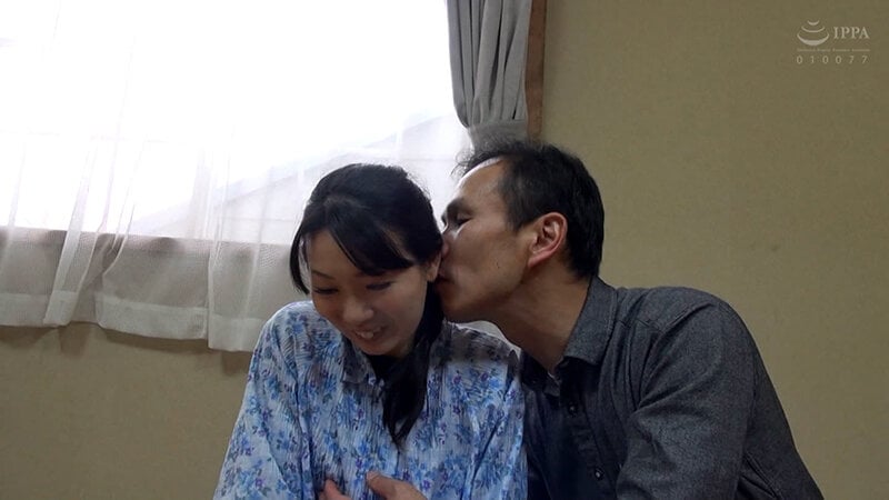 諏訪の農家の奥さんからの応募に突撃撮影隊！農作業中の奥さんを優しく愛撫でねっとり濃厚SEX！