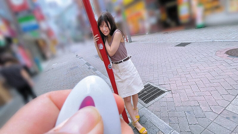 人生初の羞恥プレイでまさかのエロスイッチオン!素人美少女とリモコンバイブお散歩人ごみの中ビクビク震えてイキまくってしまう女子たち!ありささんみくさん