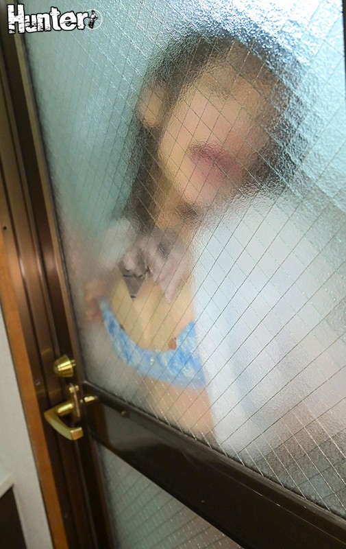 「やっと2人きりになれたね…。絶対逃がさないよ…」自宅で逃げ回る女子●生を家中追いかけ廻す家庭狂師