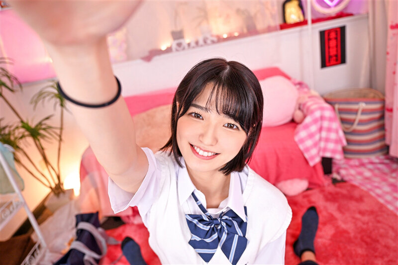 【VR】【お触り禁止！本番禁止！】元気いっぱい【極エロ剛毛スレンダーS級美少女】を媚薬で発情させると絶頂連発！イキまくりの敏感女子○生のお口と早漏マ○コに勝手に【口内射精・中出し3発】孕ませキメパコ禁断J○リフレ！ 倉本すみれ