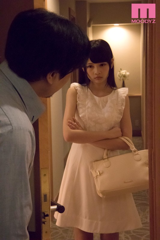 本番無しのホテヘル嬢を呼んだら、生意気だった友達の妹とバッタリ！俺は、ここぞとばかりに、「兄貴にバラすよ？」と脅しておもっきり種付けプレスしてやったwww 跡美しゅり