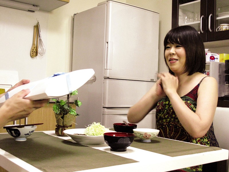 嫌がる母親に興奮した 息子が強襲!生でヤる4時間